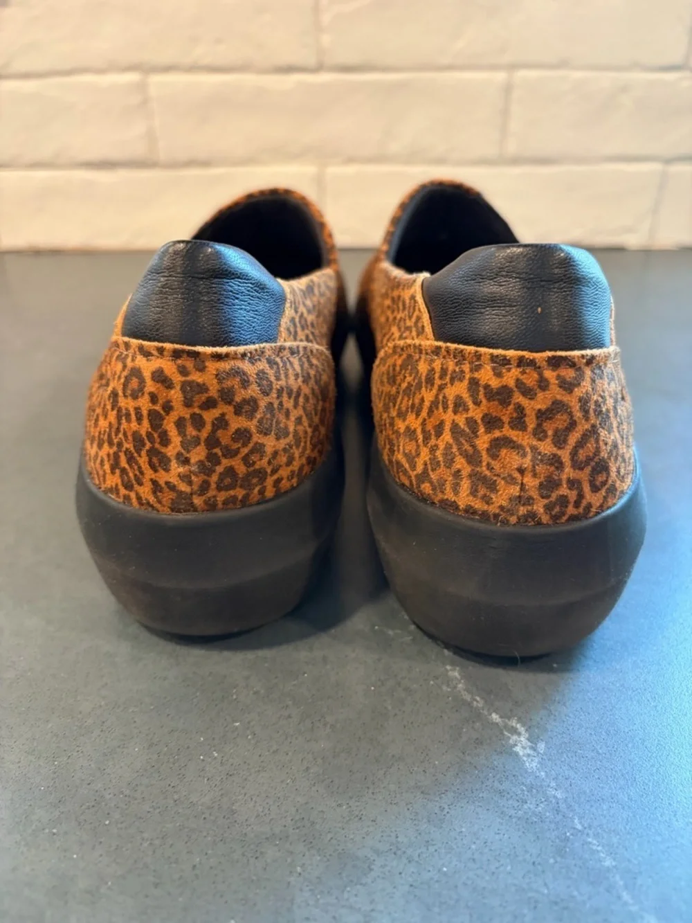 Clarks Collection sz 10 Kayleigh STep Cheetah Print leather Slip-On Shoes